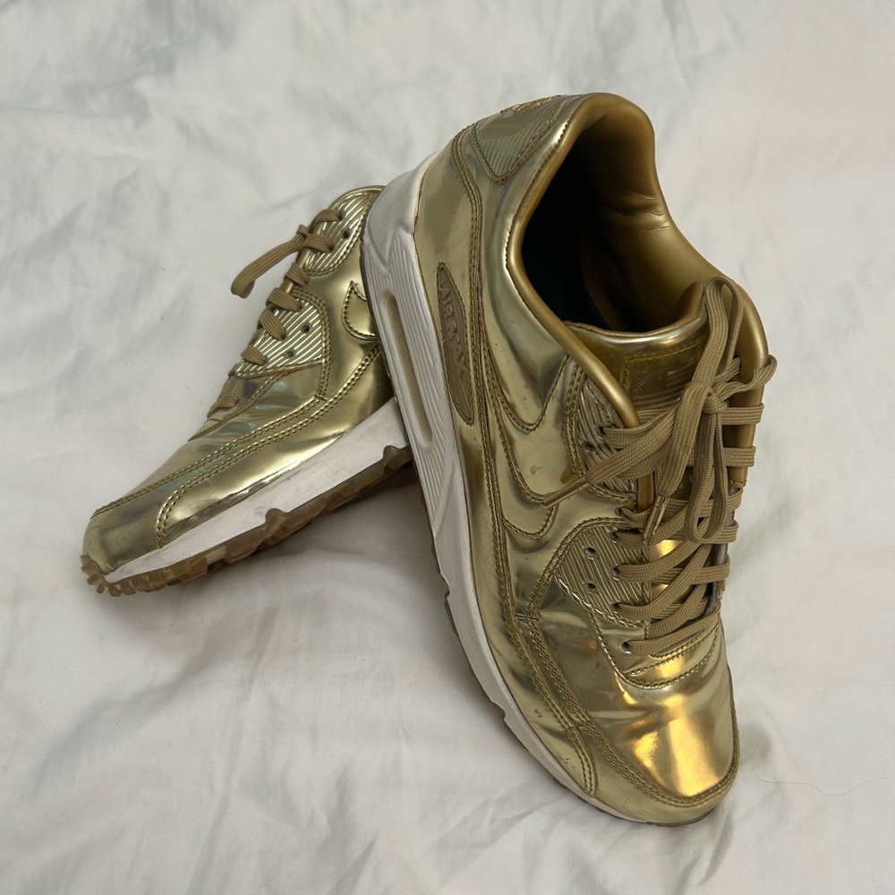 Level SS/Used-  Nike Men’s Air Max 90 'Metallic Pack - Gold' CQ6639-700